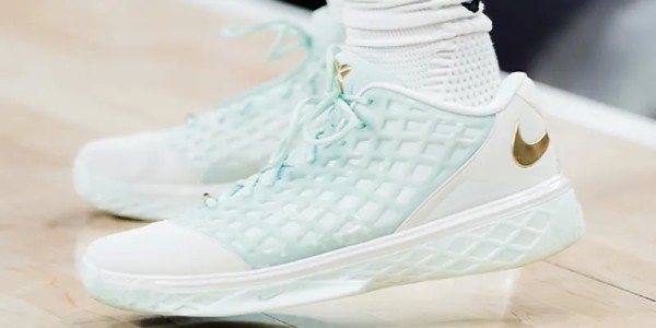 布伦森换穿Kobe3Low&amp;amp;amp;Kobe6，砍下30分3篮板2助攻