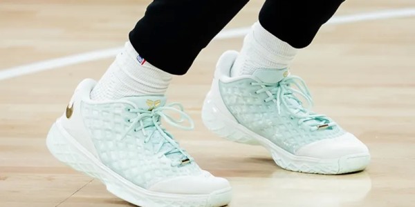 布伦森换穿Kobe3Low&amp;amp;amp;Kobe6，砍下30分3篮板2助攻
